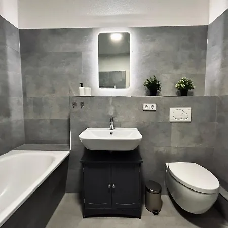 Geraeumige I 6 Betten I Balkon & Stellplatz Apartament Lipsk