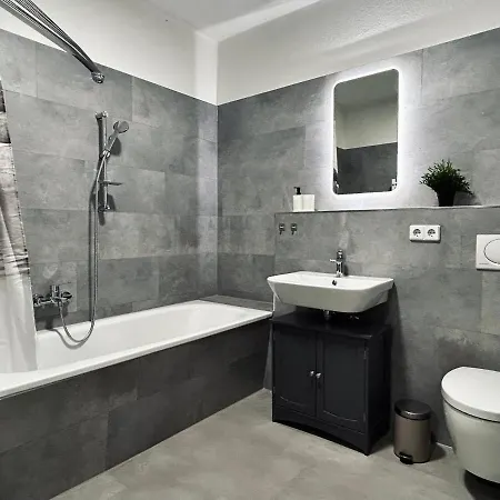 Geraeumige I 6 Betten I Balkon & Stellplatz * Lipsk