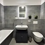 Geraeumige I 6 Betten I Balkon & Stellplatz Apartament Lipsk