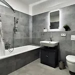 Geraeumige I 6 Betten I Balkon & Stellplatz * Leipzig