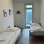 Geraeumige I 6 Betten I Balkon & Stellplatz Apartment Leipzig