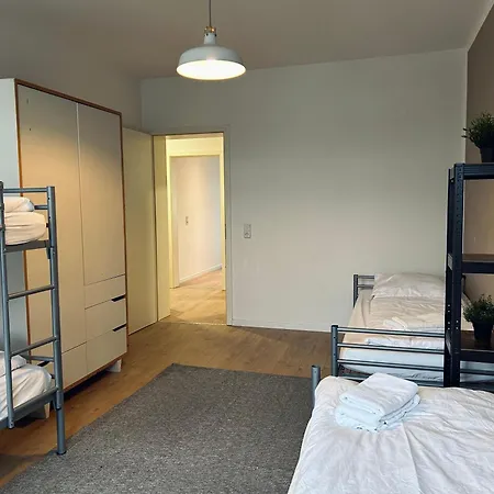 Geraeumige I 6 Betten I Balkon & Stellplatz *