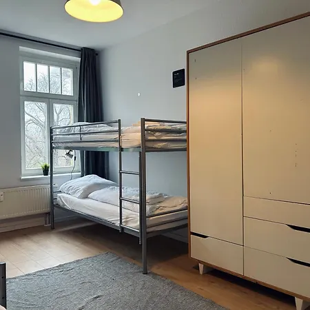 Geraeumige I 6 Betten I Balkon & Stellplatz *