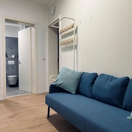 2 Schlafzimmer-balkon-kueche-parkplatz-designerbad Apartment *