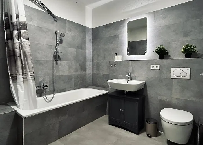 Geraeumige I 6 Betten I Balkon & Stellplatz * Lipsk