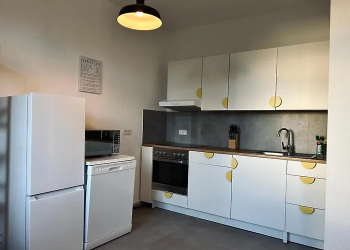 Apartment Geraeumige I 6 Betten I Balkon & Stellplatz Leipzig