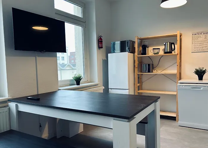 Geraeumige I 6 Betten I Balkon & Stellplatz * Leipzig